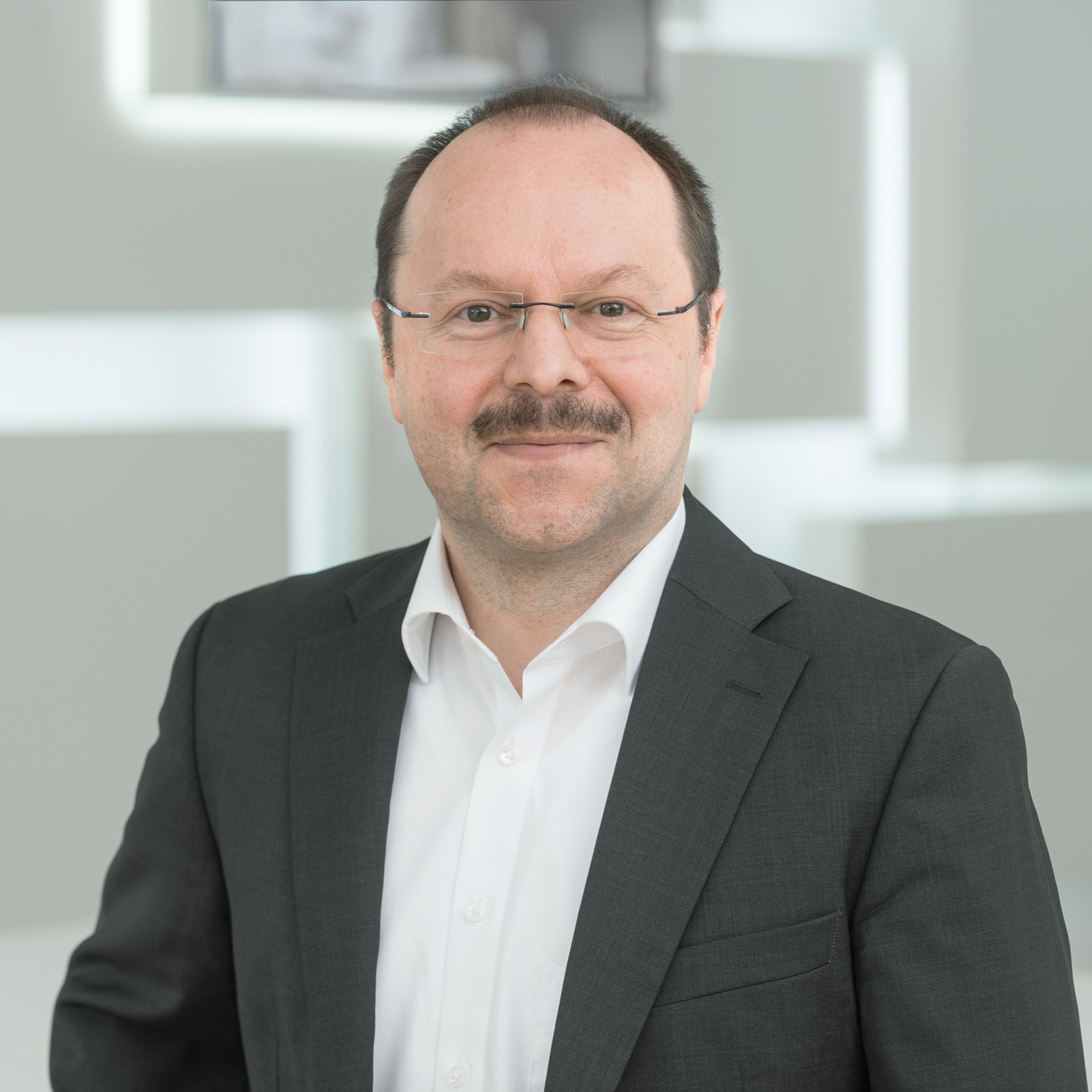 Dr. Udo-Martin Gomez
